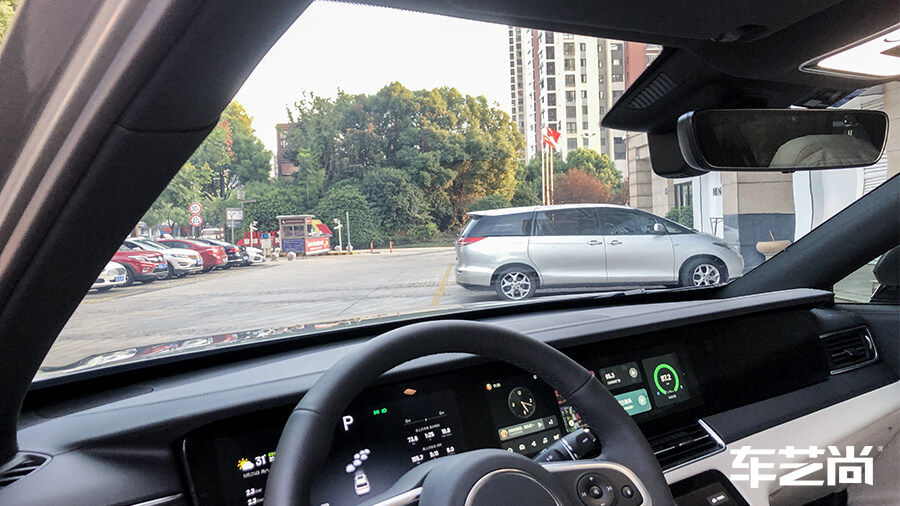 理想ONE银灰色施工龙膜隔热膜效果（图1）