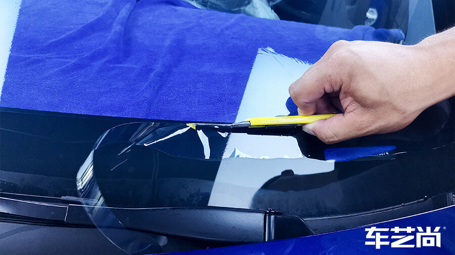 特斯拉MODEL3蓝色施工AIR80+LT35玻璃膜流程（图1）