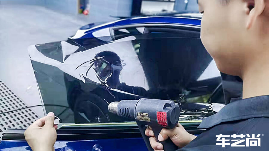 特斯拉MODEL3蓝色施工AIR80+LT35玻璃膜流程（图7）