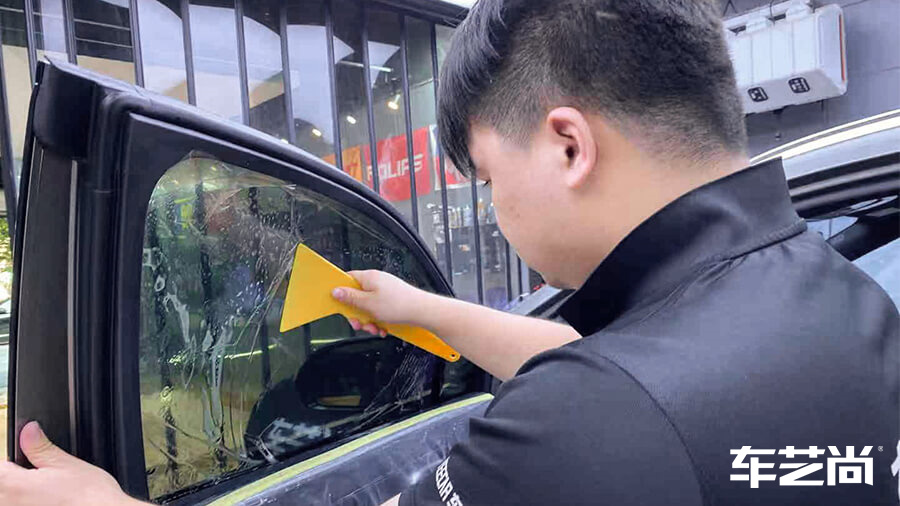 理想ONE银灰色施工龙膜隔热膜流程（图7）