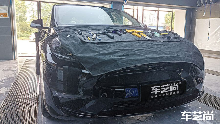 特斯拉modelY黑色施工龙膜隔热膜畅悦80+15（图1）