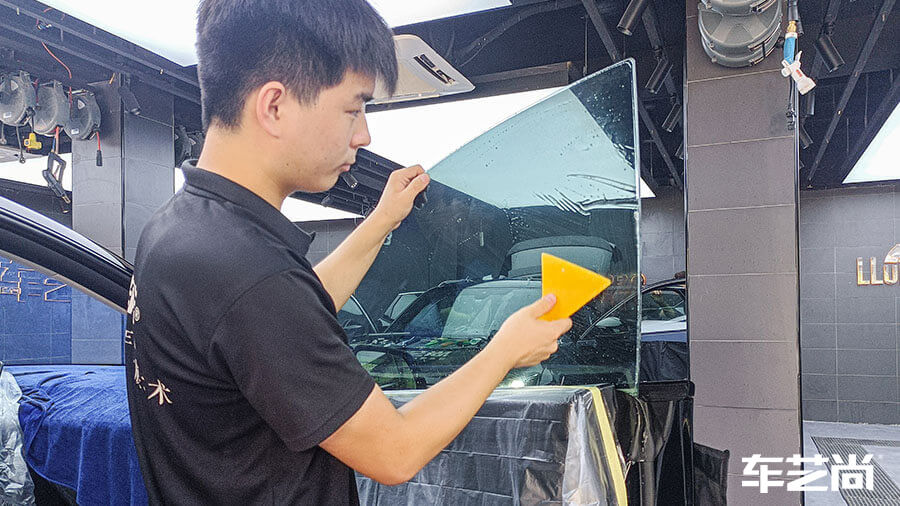 特斯拉modelY黑色施工龙膜隔热膜畅悦80+15（图7）