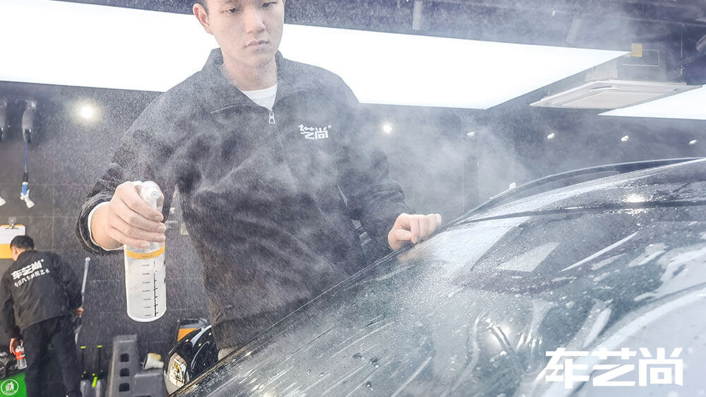 领克01灰色施工龙膜隔热膜（图1）