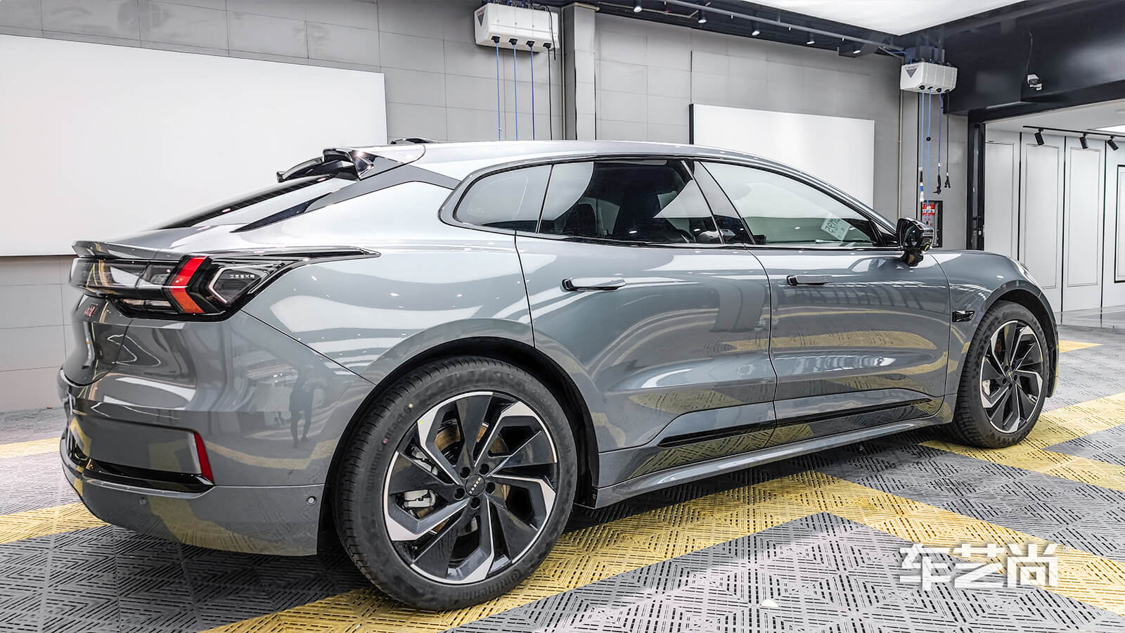 极氪01黑色施工龙膜隔热膜畅悦80+35+15（图15）